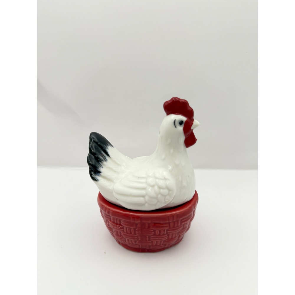Cracker Barrel Ceramic Hen in Basket Salt and Pepper Shaker Set Farmhouse Red